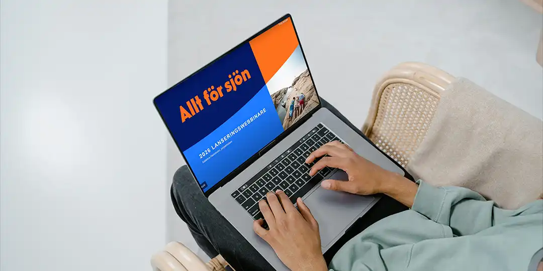 Webbinarium Person deltar i Allt för Sjöns lanseringswebbinarium 2025 via laptop.