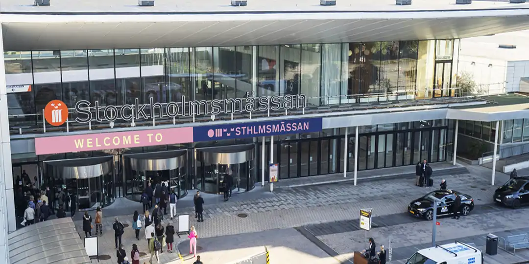Öppettider: och biljettpriser Besökare anländer till huvudentrén på Stockholmsmässan för att besöka båtmässan Allt för Sjön.