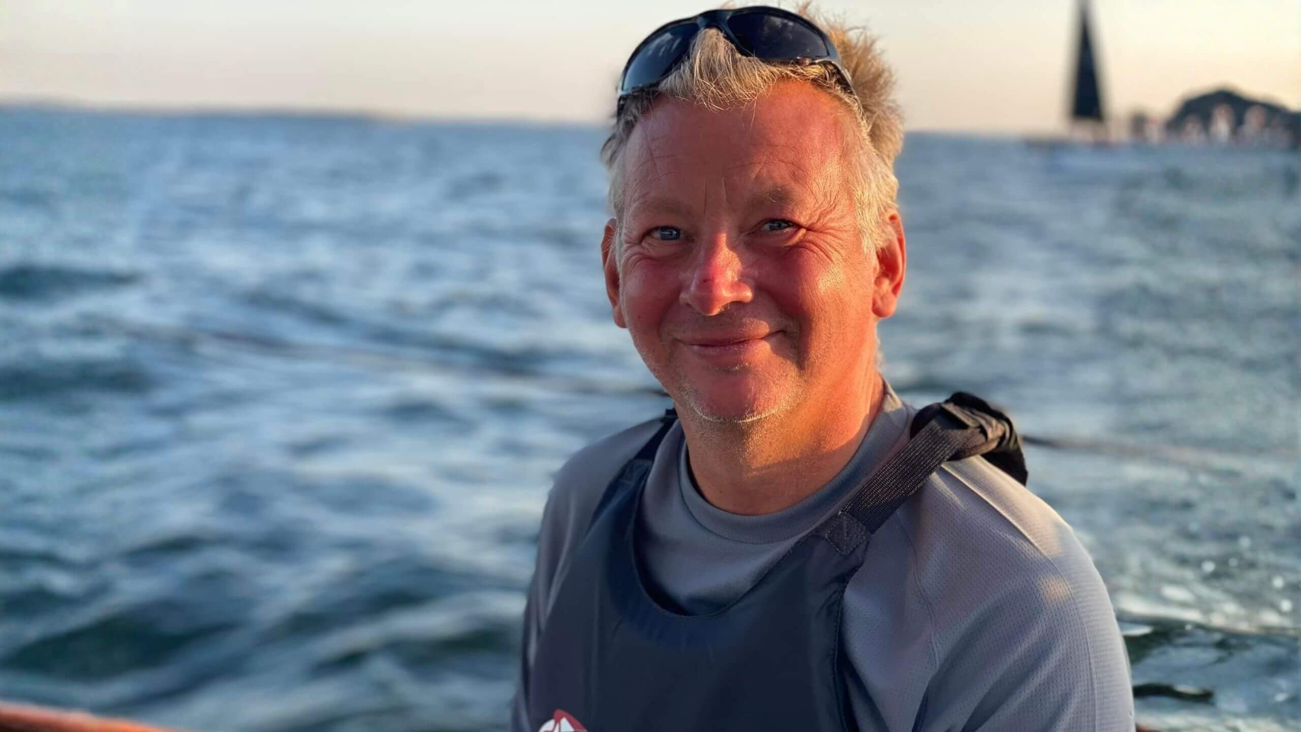 BÅTMAT 3 Båtmässan 2026.pdf (2) (1) Niklas Heurlin med havet bakom sig